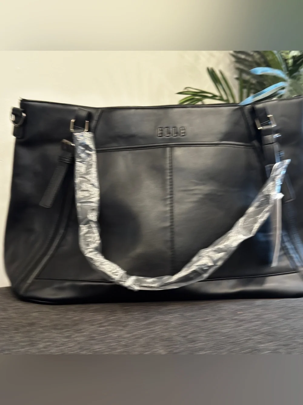 Elle Black Duffel Bag Shoulder Strap Leisure Luxe 33L Vegan Leather Weekender